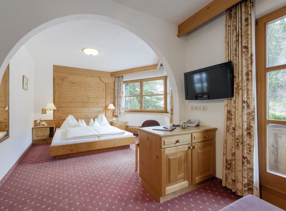 Heart Hotel Grischuna ซังคท์อันทอนอัมอาร์ลแบร์ก ภายนอก รูปภาพ
