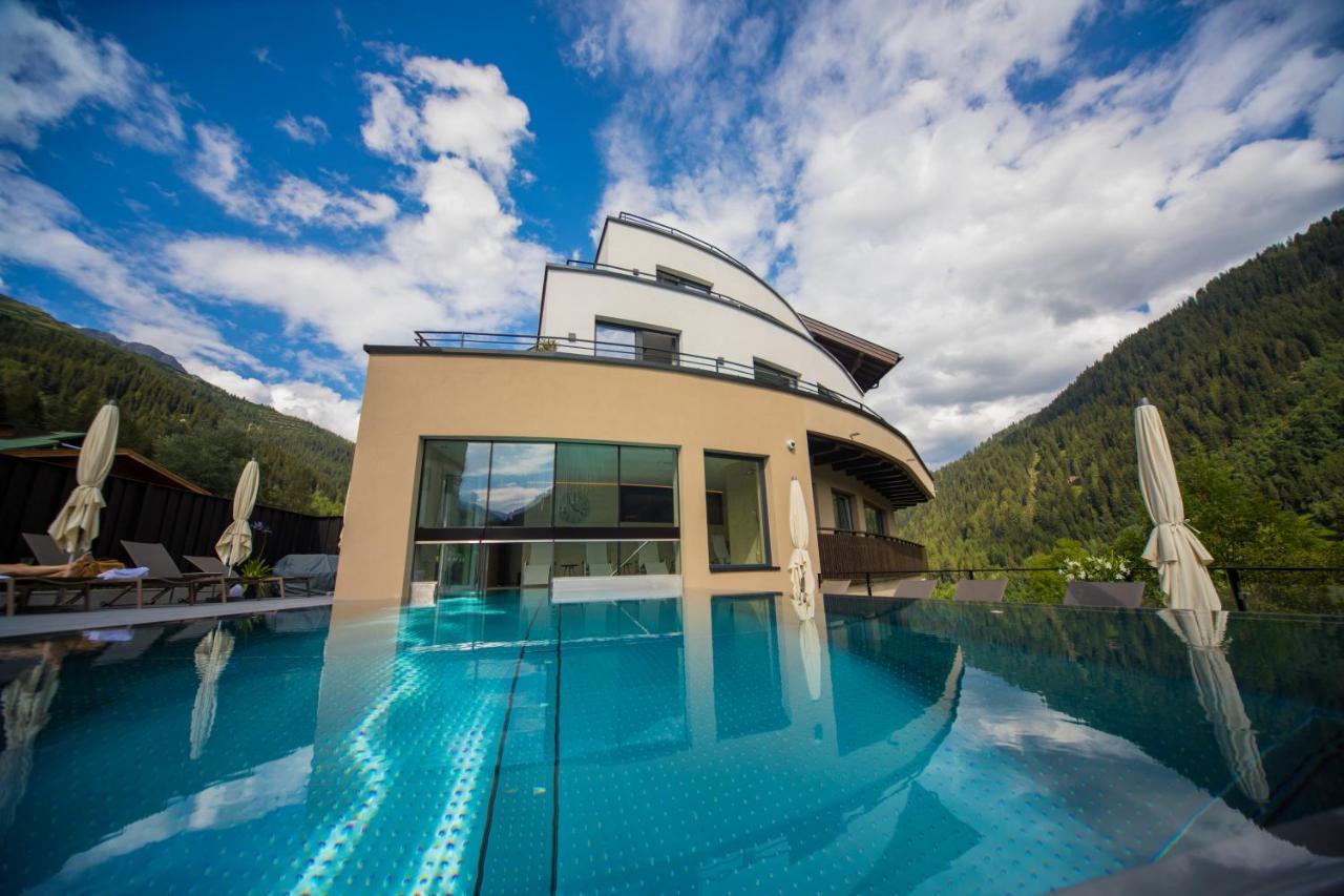 Heart Hotel Grischuna ซังคท์อันทอนอัมอาร์ลแบร์ก ภายนอก รูปภาพ